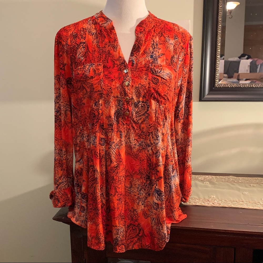 XL New Directions pullover top with tuck detail.